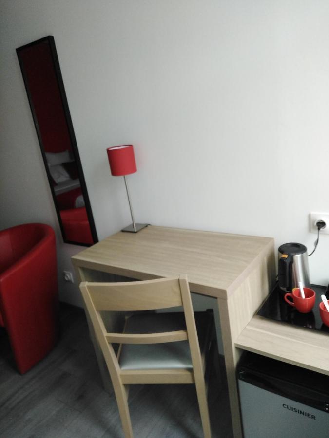 Les Remparts Hotell La Madelaine-sous-Montreuil Eksteriør bilde