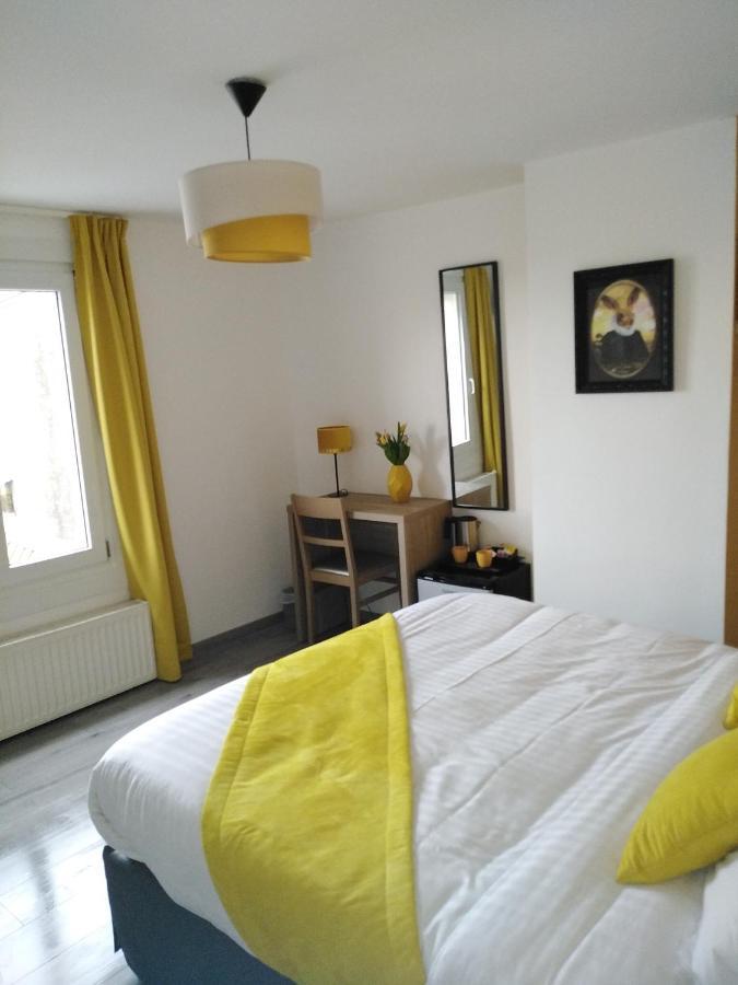 Les Remparts Hotell La Madelaine-sous-Montreuil Eksteriør bilde