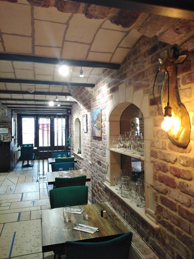 Les Remparts Hotell La Madelaine-sous-Montreuil Eksteriør bilde