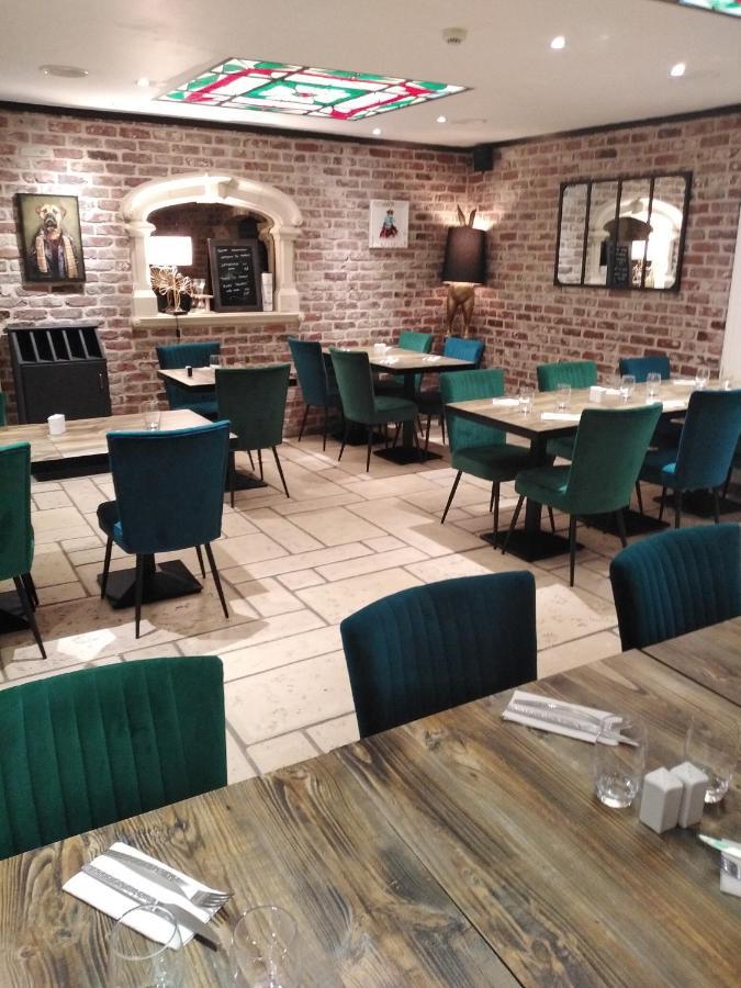 Les Remparts Hotell La Madelaine-sous-Montreuil Eksteriør bilde