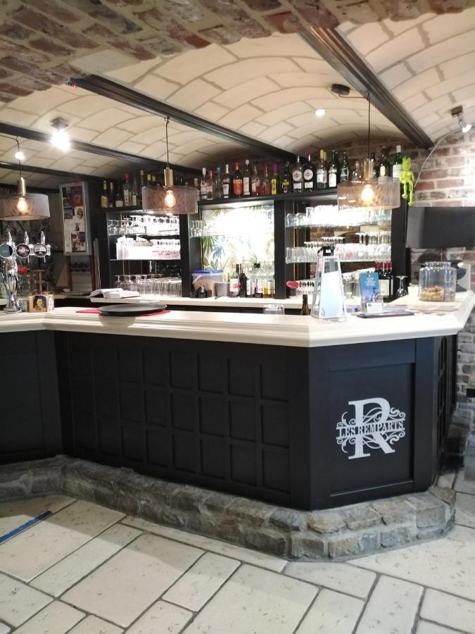 Les Remparts Hotell La Madelaine-sous-Montreuil Eksteriør bilde