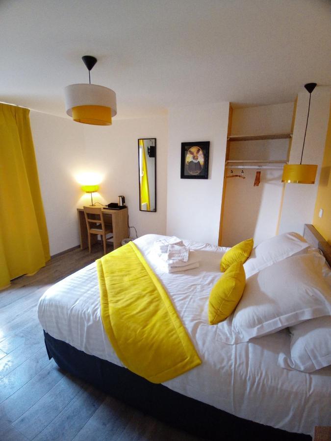 Les Remparts Hotell La Madelaine-sous-Montreuil Eksteriør bilde